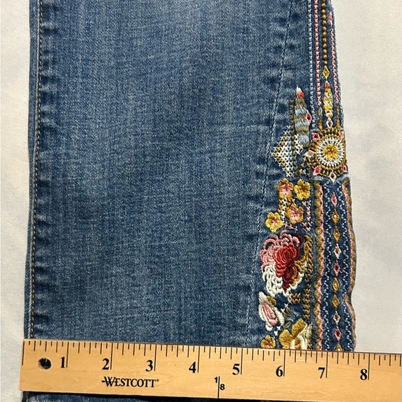DRIFTWOOD Blue Jeans with Floral Embroidery 31P - Picture 8 of 13